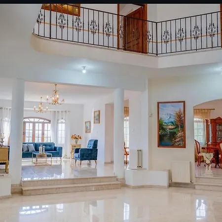 Villa Aέναη